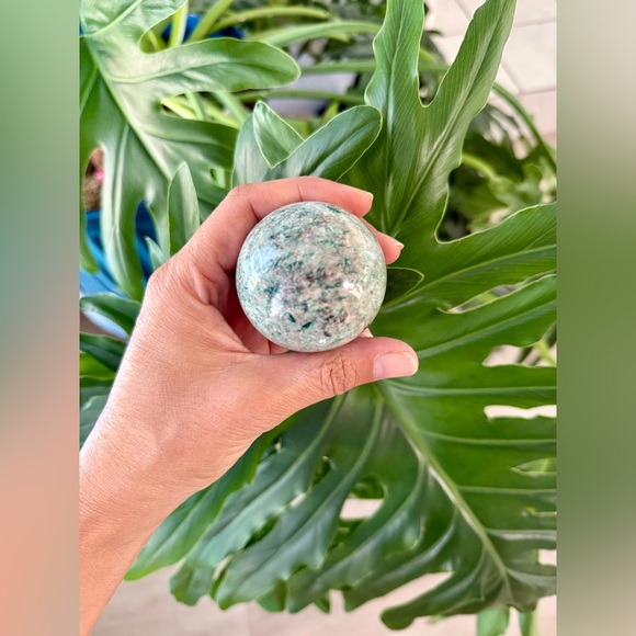 Green Kyanite sphere - Picture 3 of 6